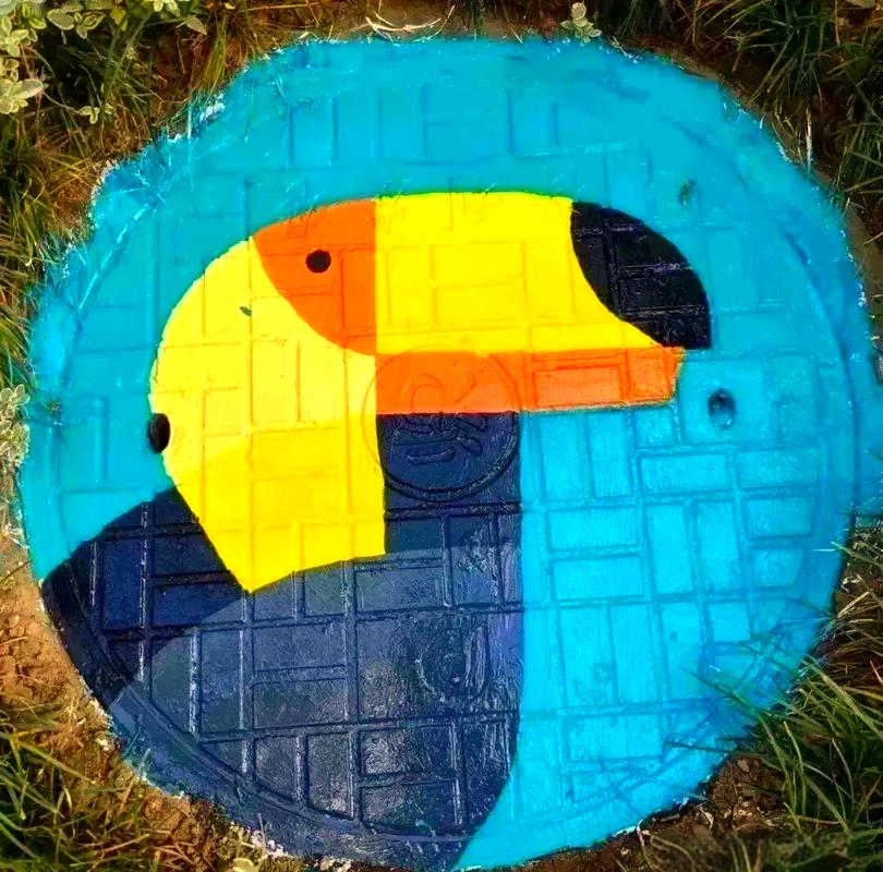 日本创意井盖涂鸦图片-图2