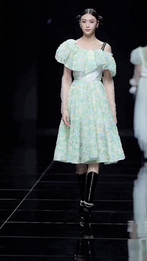 模特走秀创意如何突破视觉边界？-图3