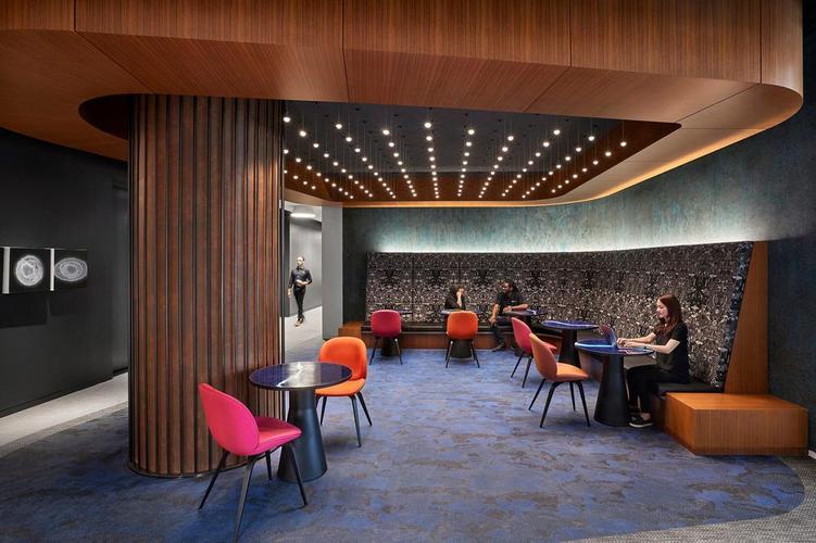 国外银行厅堂如何玩转创意设计？-图1