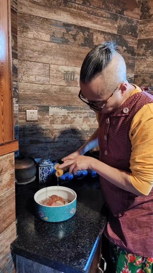 大锅技巧的爸爸-图2