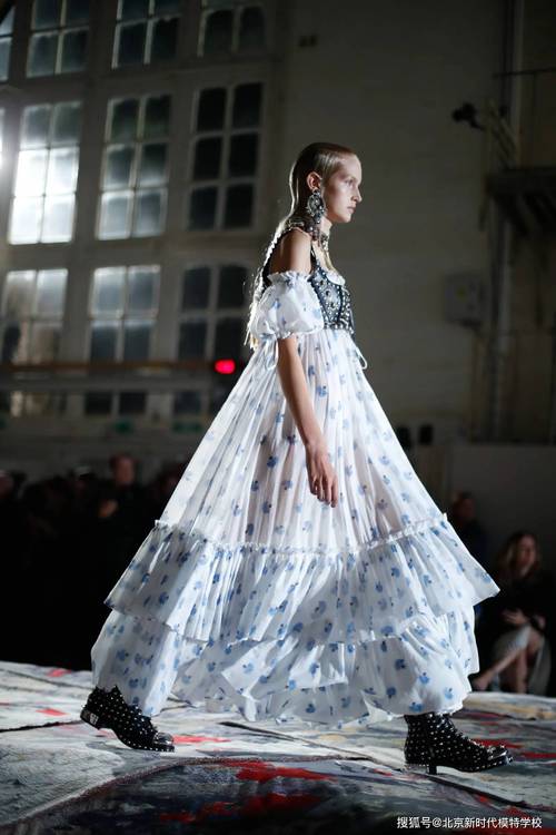 T台创意造型如何突破视觉边界？-图3