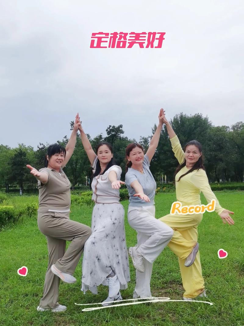 四人合影创意姿势大全-图2