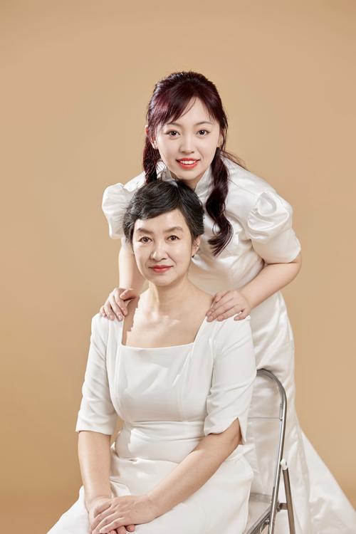 妈妈和女儿的创意照片-图1 妈妈和女儿的创意照片-图1