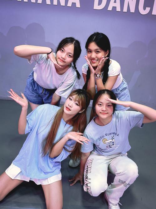 四人合照创意姿势照片有哪些?-图1 四人合照创意姿势照片有哪些?-图1