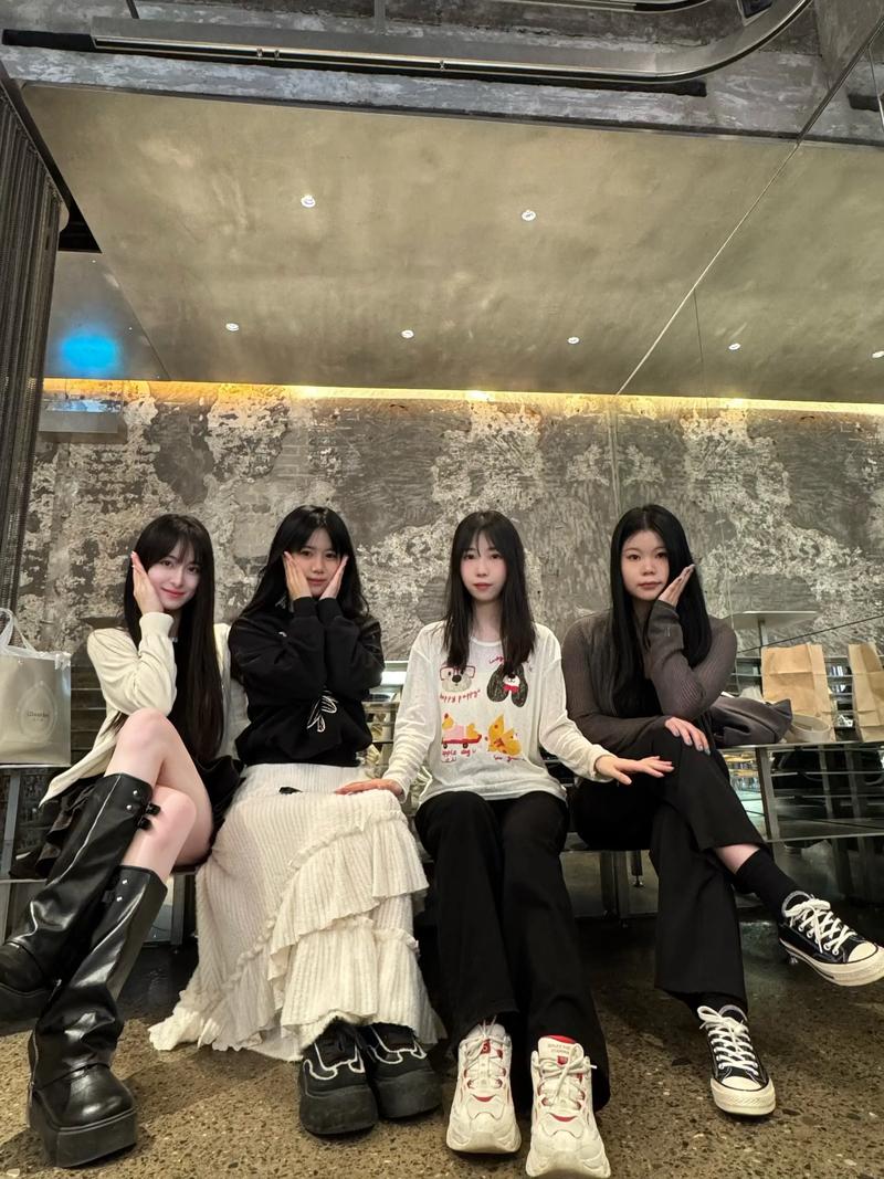 四人合照创意姿势照片有哪些?-图3 四人合照创意姿势照片有哪些?-图3