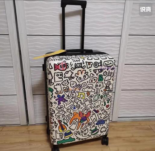 行李箱创意照片有哪些独特拍摄手法?如何在家轻松拍出高质感创意大片?-图1 行李箱创意照片有哪些独特拍摄手法?如何在家轻松拍出高质感创意大片?-图1