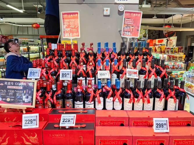 红酒堆头创意陈列图片,红酒堆头创意陈列图片大全-图1 红酒堆头创意陈列图片,红酒堆头创意陈列图片大全-图1