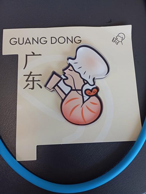 泡沫箱创意画中，东晟二字图标应放置在画面视觉中心还是边缘才能突出主题美感？-图2