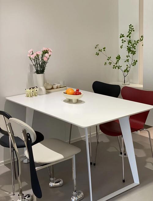 创意餐桌椅设计如何平衡美学与实用性？餐桌椅的创意设计能否真正适配多样家居风格？-图1