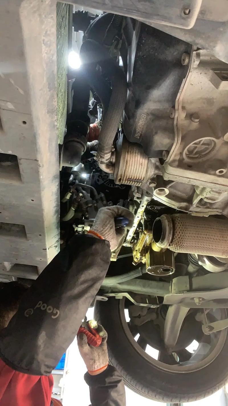 机油格怎么换？视频技巧有啥？-图2