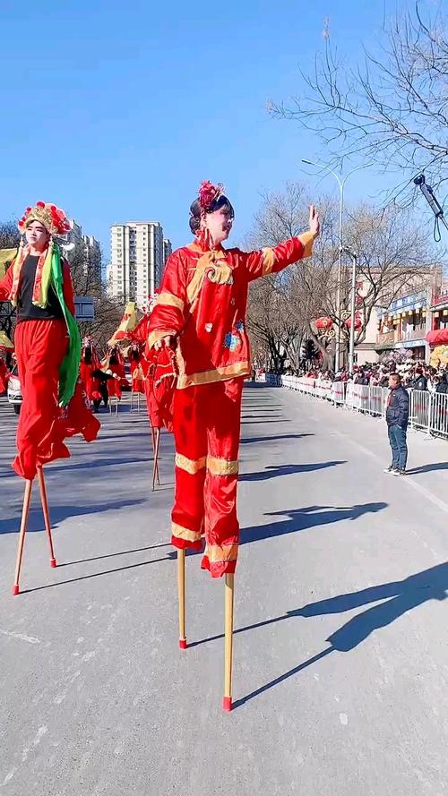 如何掌握走高跷的实用技巧?-图1 如何掌握走高跷的实用技巧?-图1