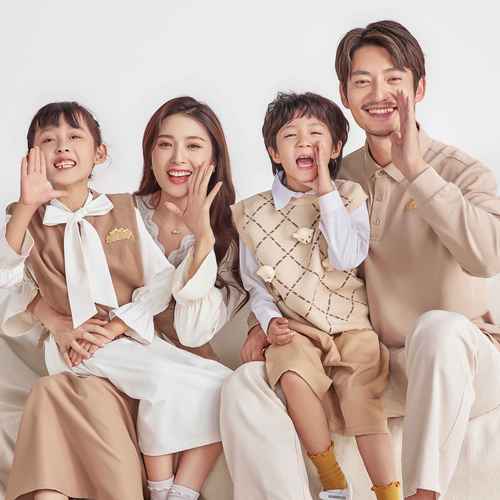 一家四口创意照片怎么拍才特别?-图1 一家四口创意照片怎么拍才特别?-图1