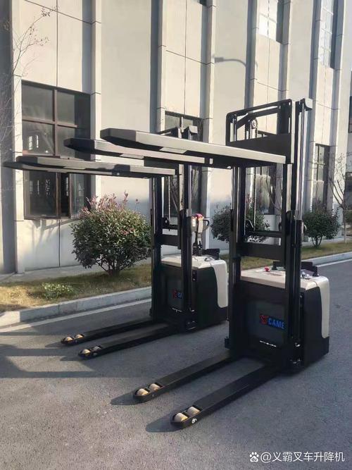 超市叉车怎么摆才高效省空间？-图3