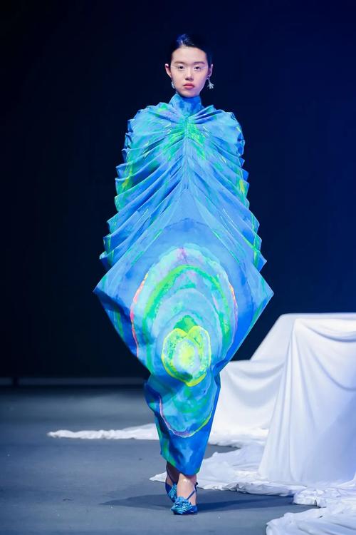 创意时装图,如何设计出惊艳作品?-图1 创意时装图,如何设计出惊艳作品?-图1