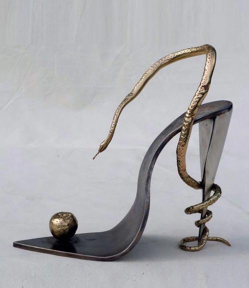 鞋的创意设计如何突破实用与美学的界限？-图1