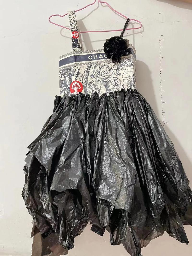 废旧材料创意服装，废旧材料创意服装设计-图2