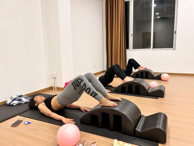 垫上动作技巧有哪些关键要点？-图1