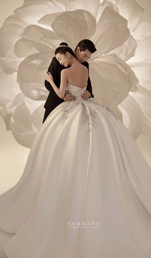 创意花艺婚纱照，花与爱如何定格浪漫？-图2