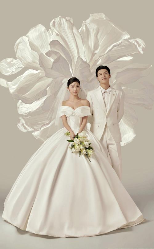 创意花艺婚纱照，花与爱如何定格浪漫？-图1